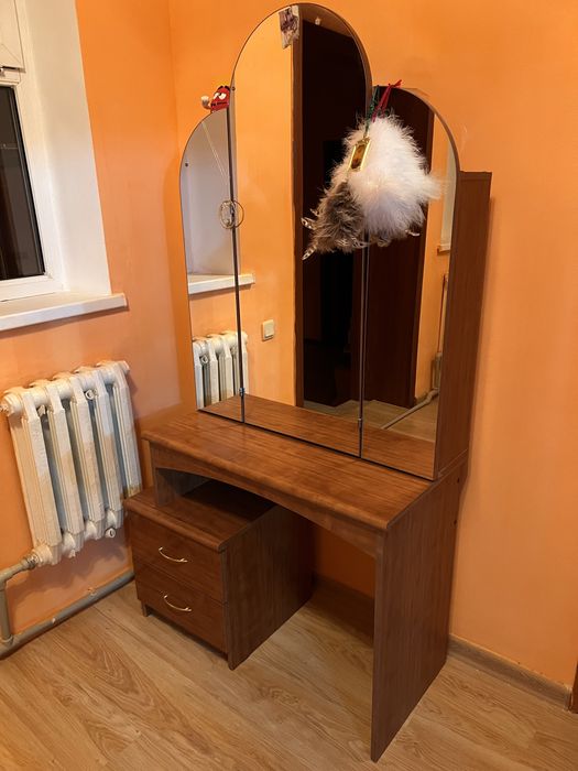 Срочно продаем трюмо