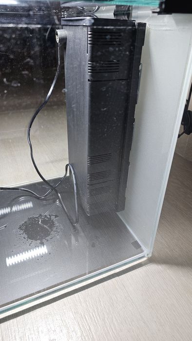 Vând acvariu Pești 30 litri