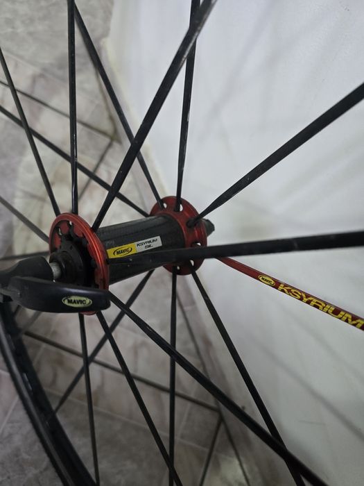 Vând două roti mavic ksyrium sl .