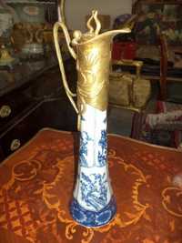 Carafa in stil Art-Nouveau din portelan cu elemente din bronz piesa cu