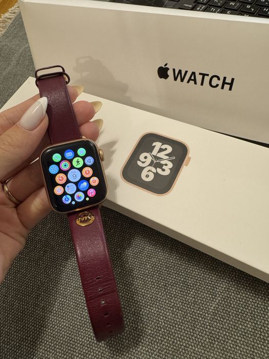 Apple Watch SE V2 40mm Gold 1st GEN