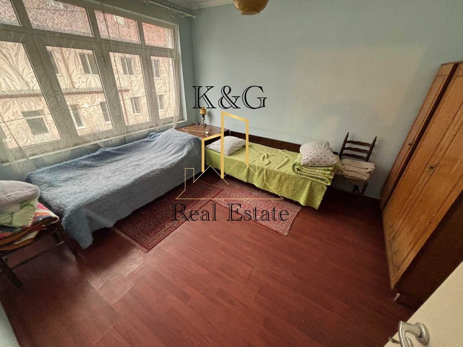 Продава се Етаж от къща в Разград, Възраждане - 195 кв.м за 889 €/кв.м - Снимка #2