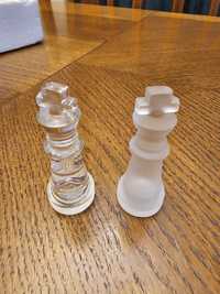 joc de șah deosebit cu piese si tabla de joc din sticlă