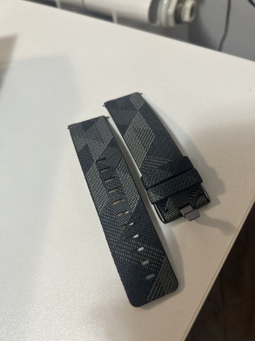 Смарт часовник fitbit versa 2 limited edition
