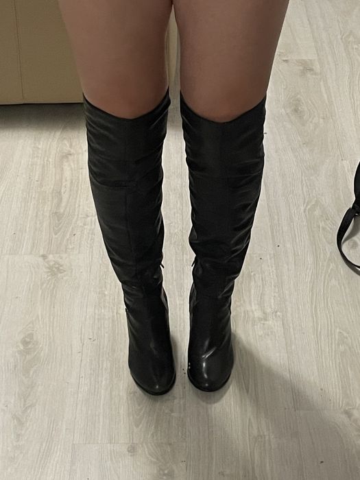 Cizme din piele naturala lungi, peste genunchi, in stare super buna