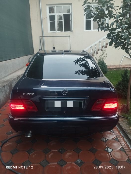 Mersedes 210 sotiladi