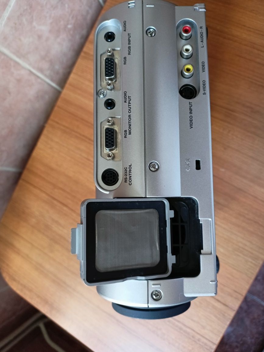 Proiector Toshiba TLP T670