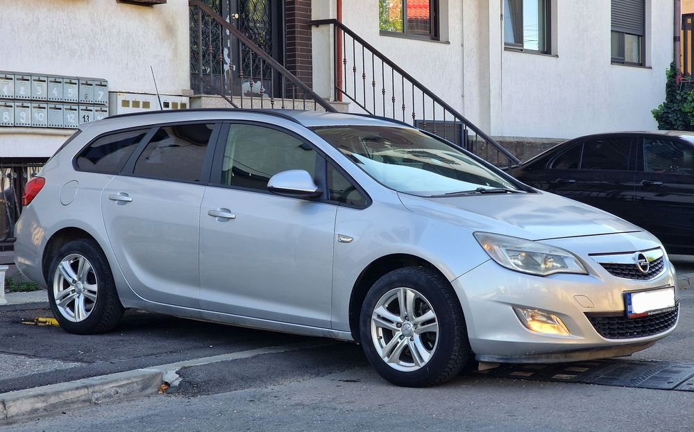 Opel Astra J * 11.2011 * 1.7 CDTi 110 CP * Euro 5 * Break * Inm RO *