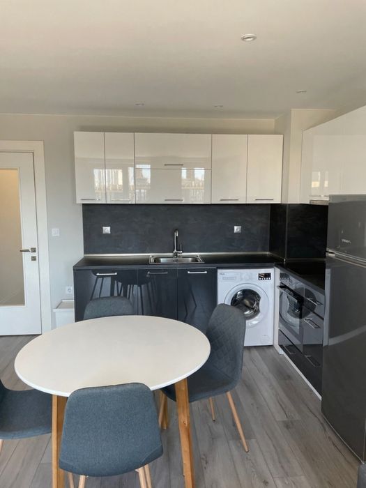 Двустаен апартамент под наем в кв. Христо Смирненски.