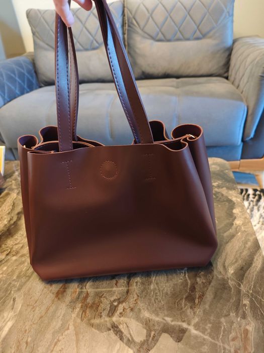 Продавам чанта, изработена от еко кожа.