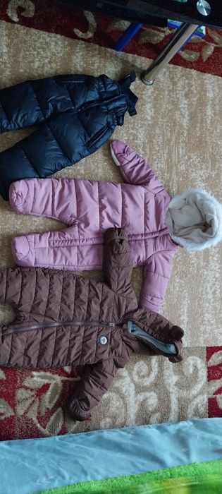 Vând 3 combinezoane  copii 150 lei toate 3