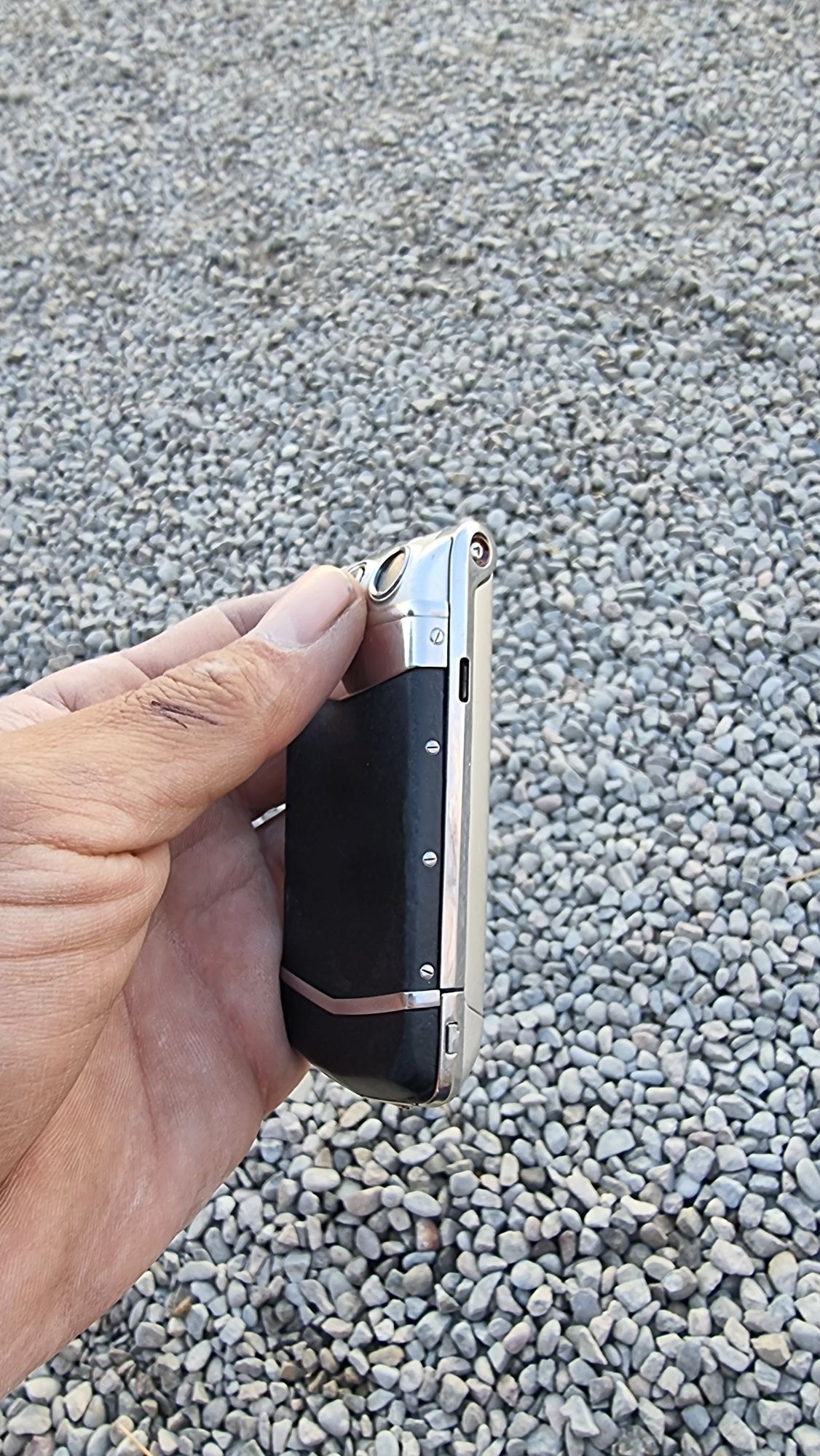 Vertu canstellation keramik.