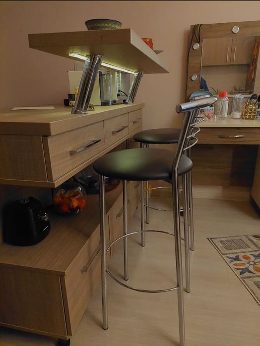 Insulă de bucătărie cu spațiu de depozitare, bar –  la comanda