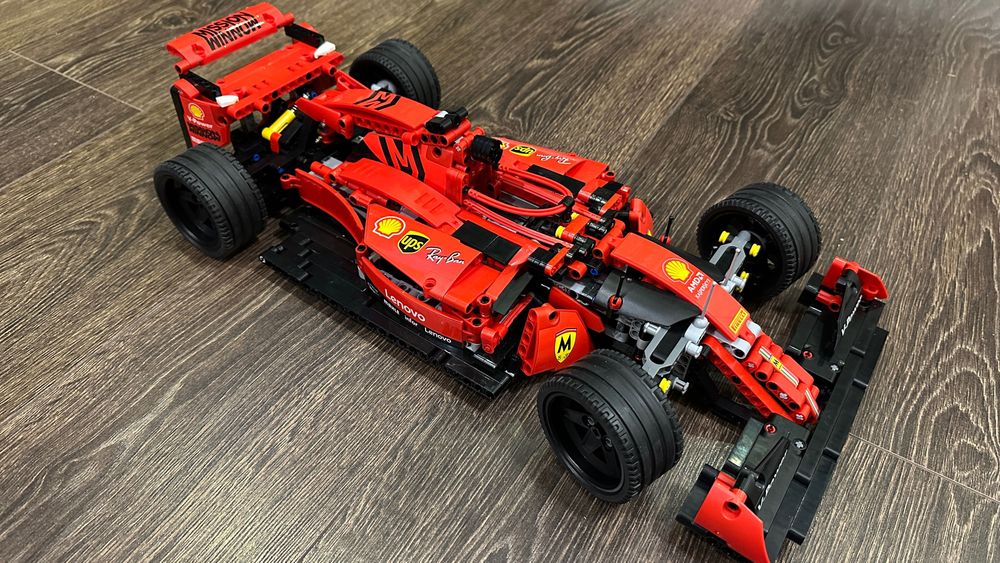 Сглобена кола f1 тип лего
