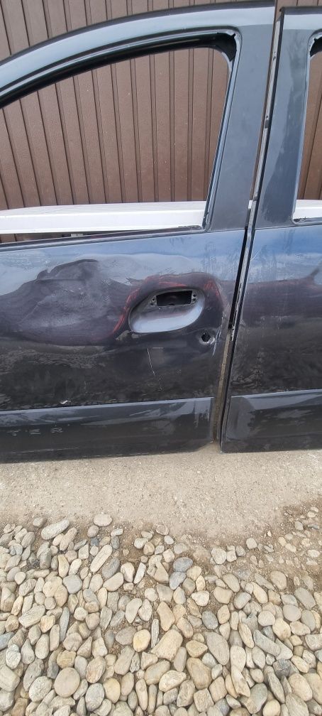 Usa stanga spate Dacia Duster