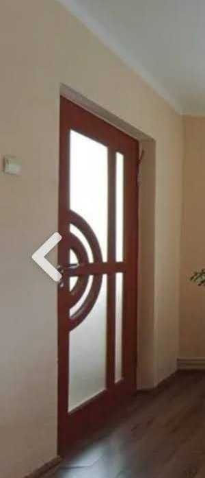 Vand usa intrare, geamuri si usi interioare