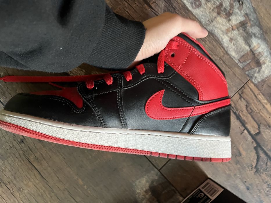 ОРИГИНАЛНИ! Air jordan 1 mid (red and black)