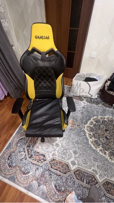 Продам игровое компьютерное кресло