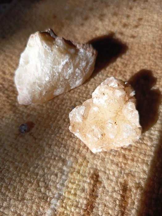 Разни кристали и минерали