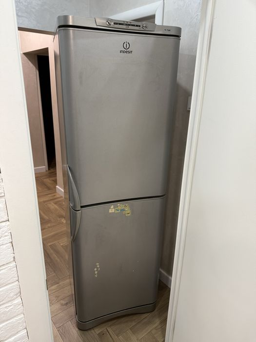 Холодильник Indesit