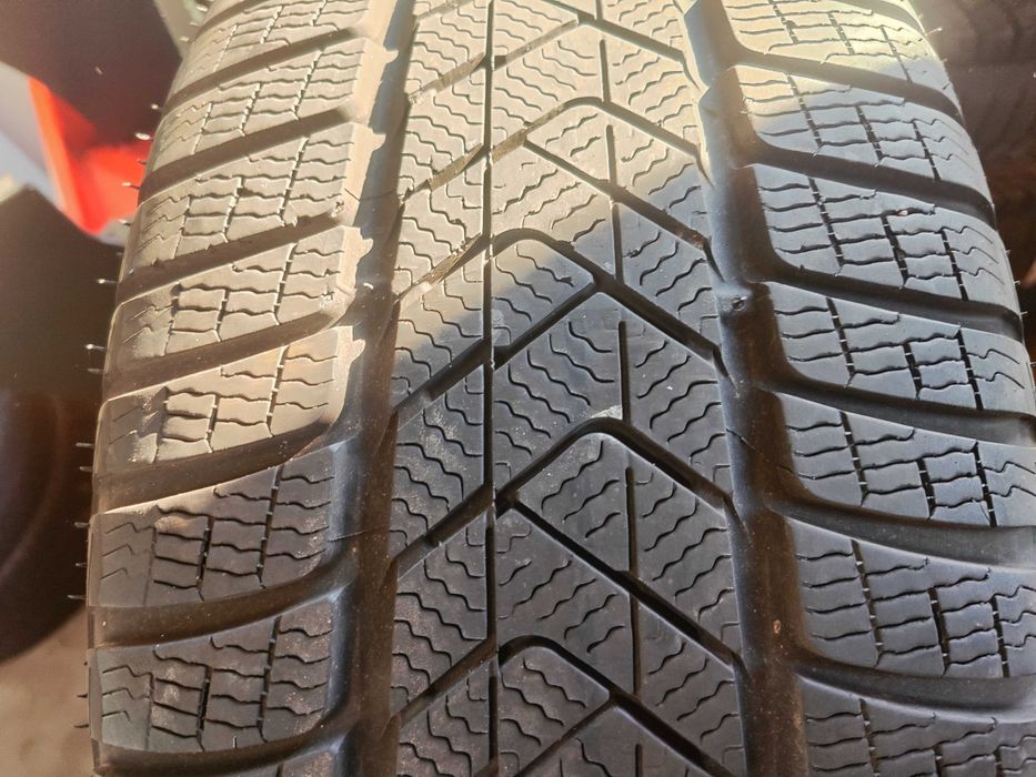 2бр. зимни гуми 255/35/19 Pirelli