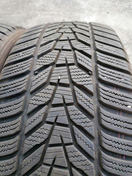 Vând 4 anvelope iarnă hankook 225.55.18