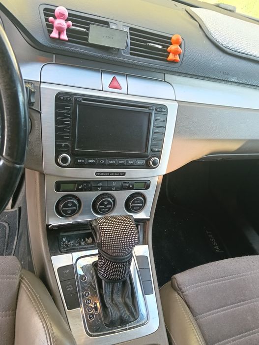 Vând volkswagen passat b6