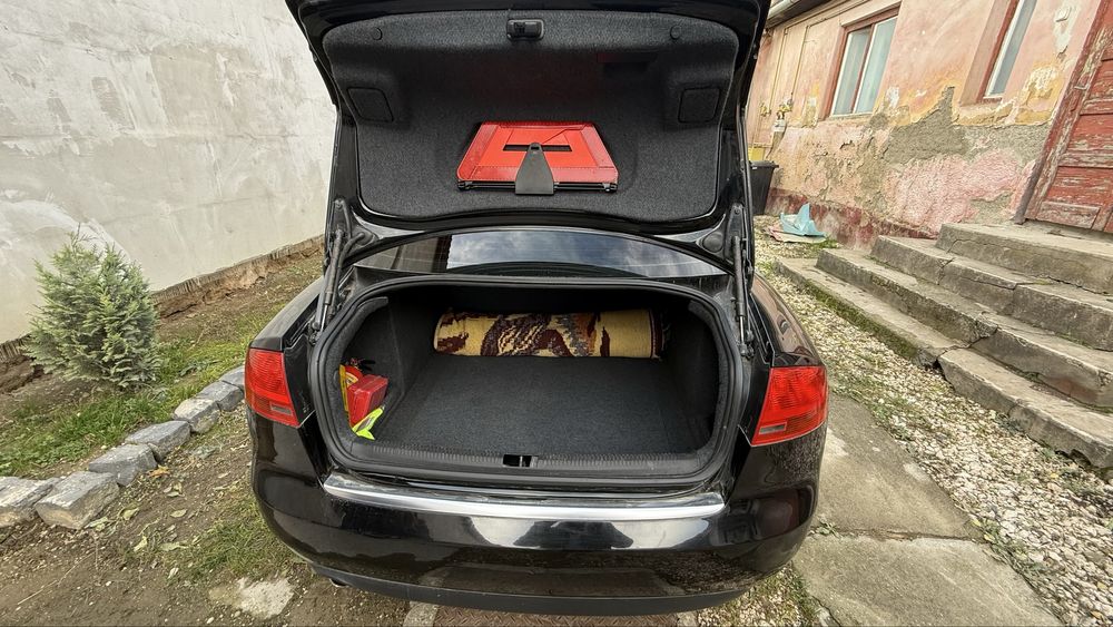 Vand AUDI A4 B7 1.6l, 2004