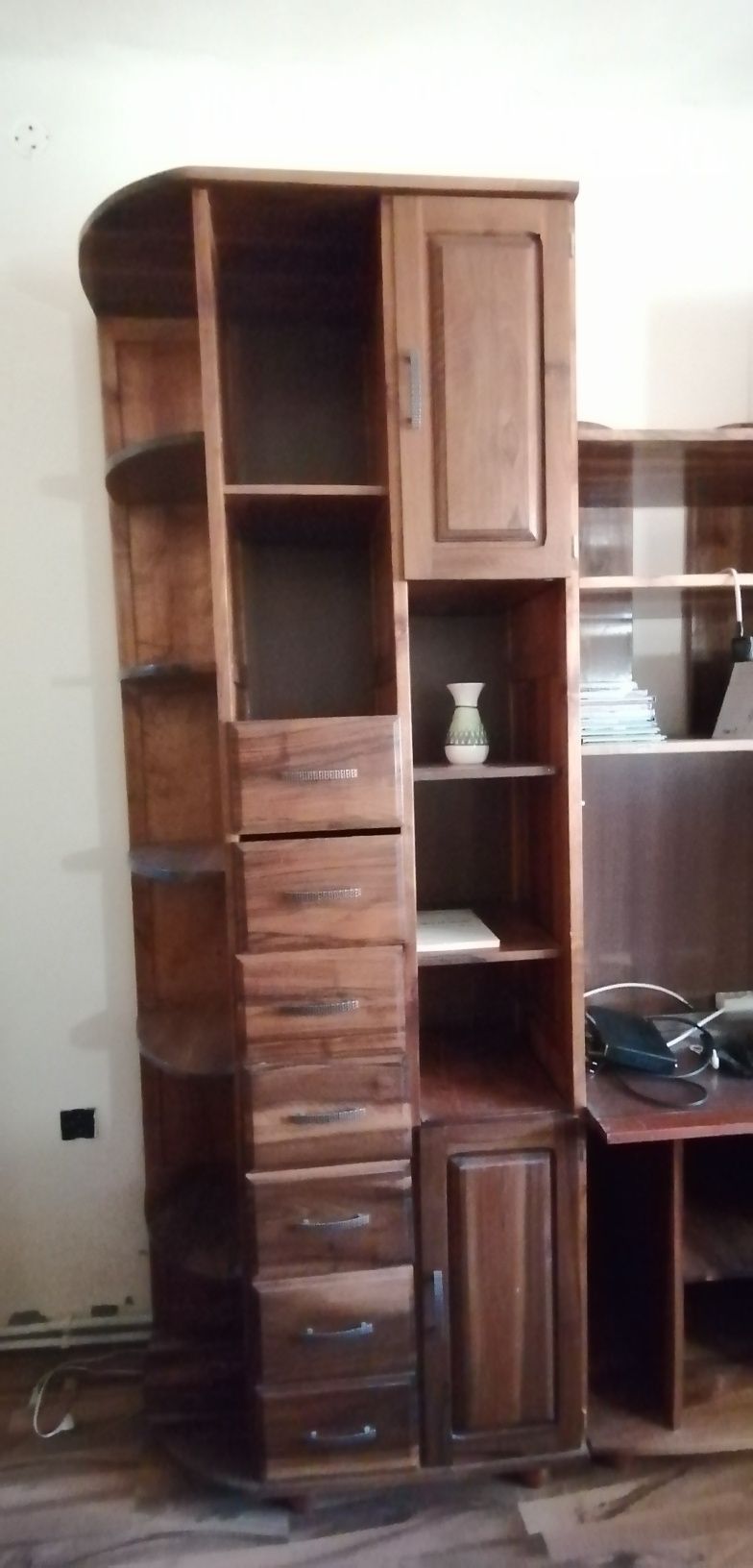Mobila / pat / vitrină / biblioteca