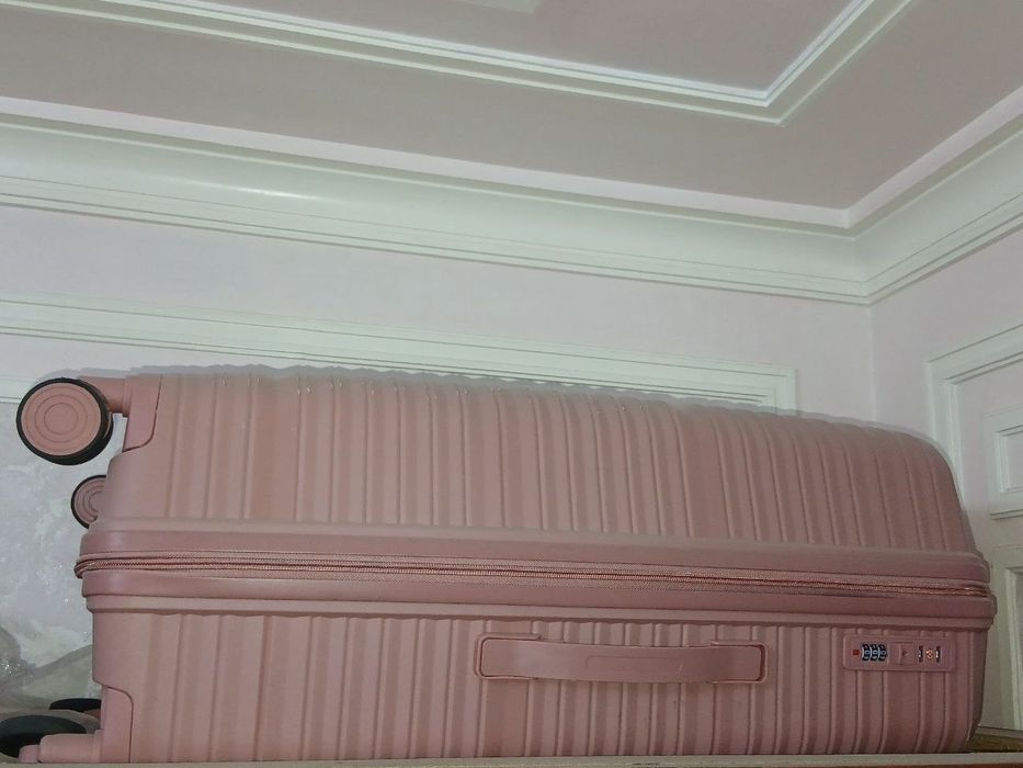 Чемоданы 2 штук.