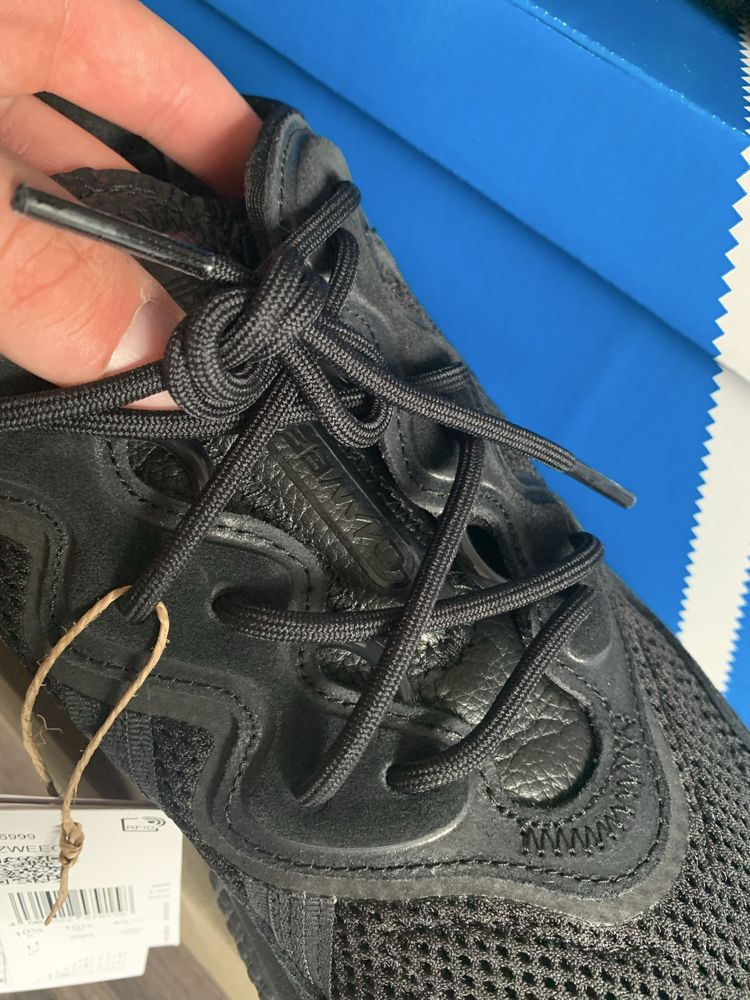 Чисто нови. Adidas OZWEEGO