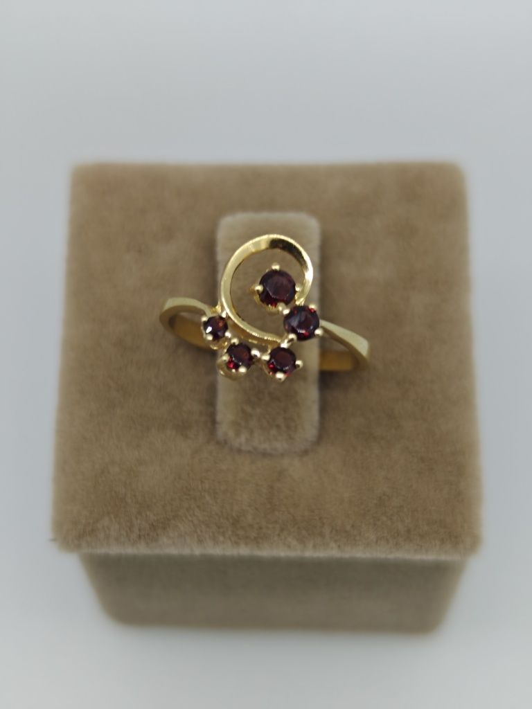 Inel aur 18k 2.18gr cu granate (r)