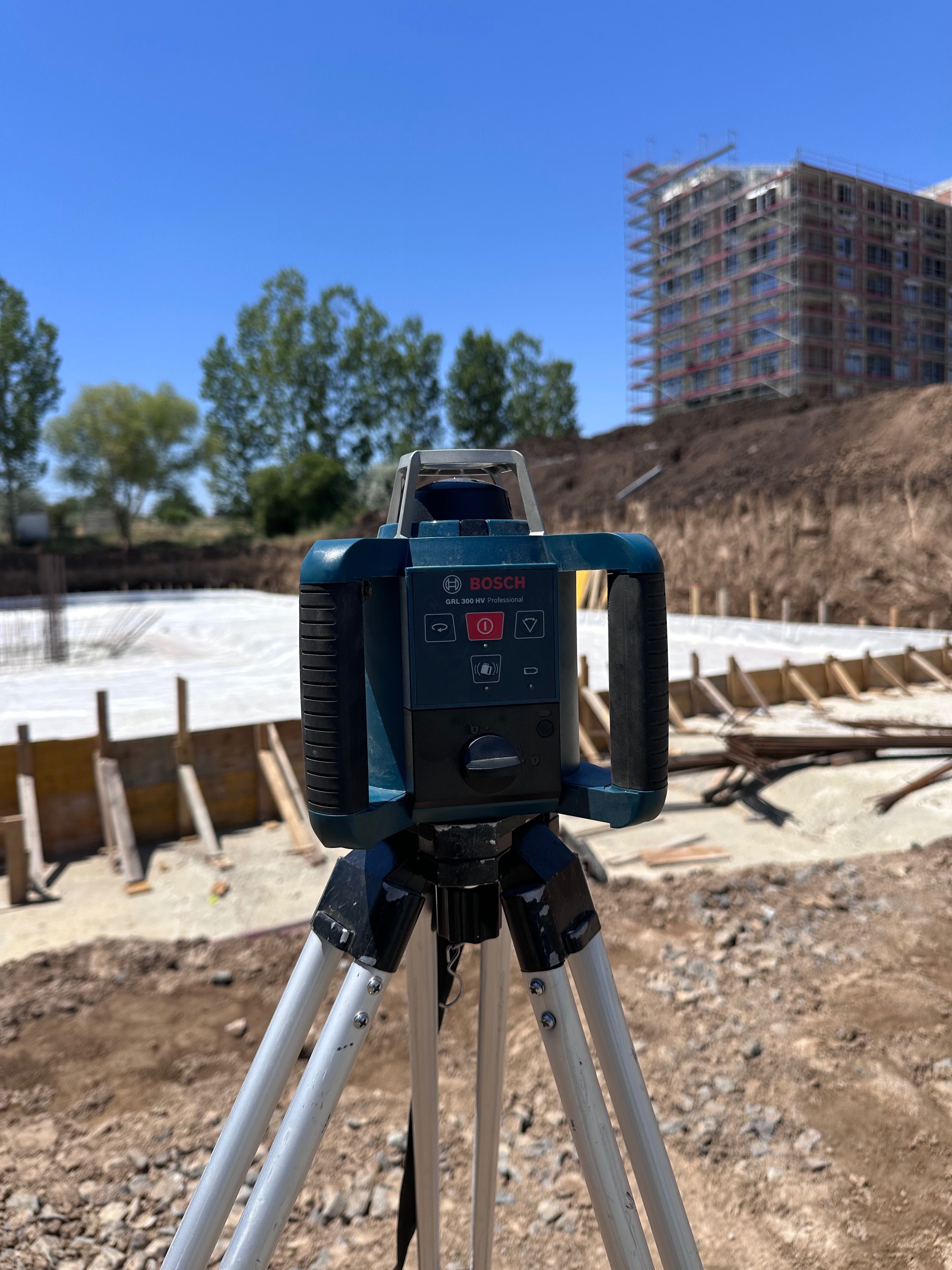 Ротационен нивелир Bosh GRL 300 HV + LR 45