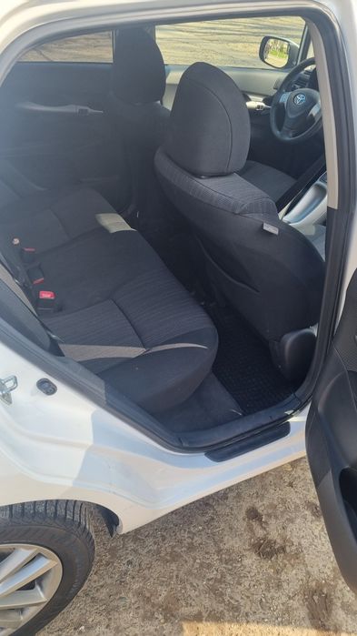 Vând Toyota Auris