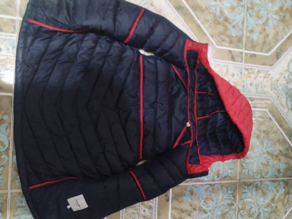 Vând vestă bărbați Jack & Jones.