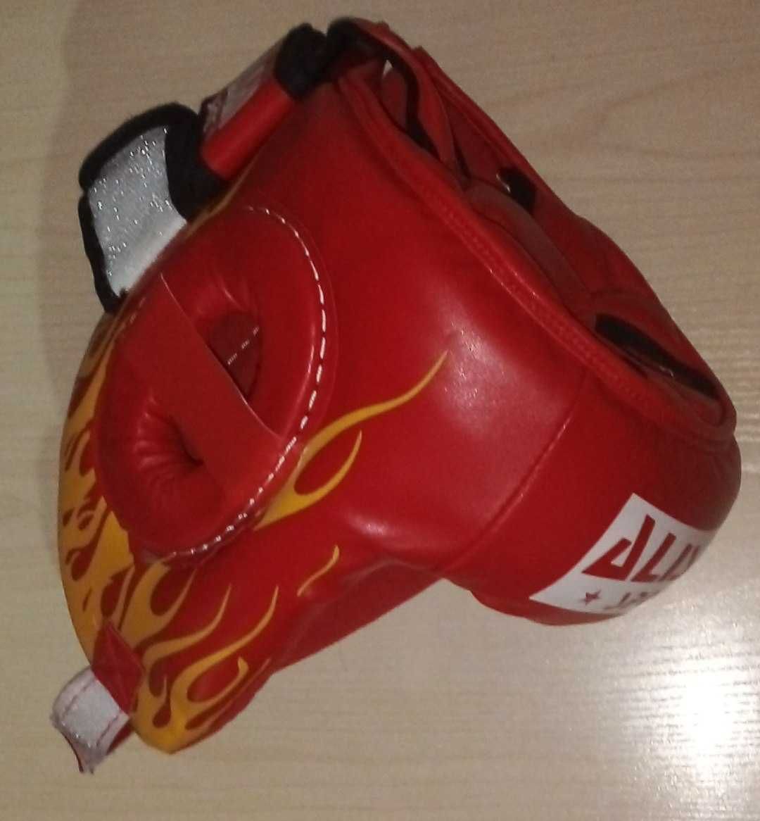 Продаю боксерский шлем и перчатки(для рукопашного боя)