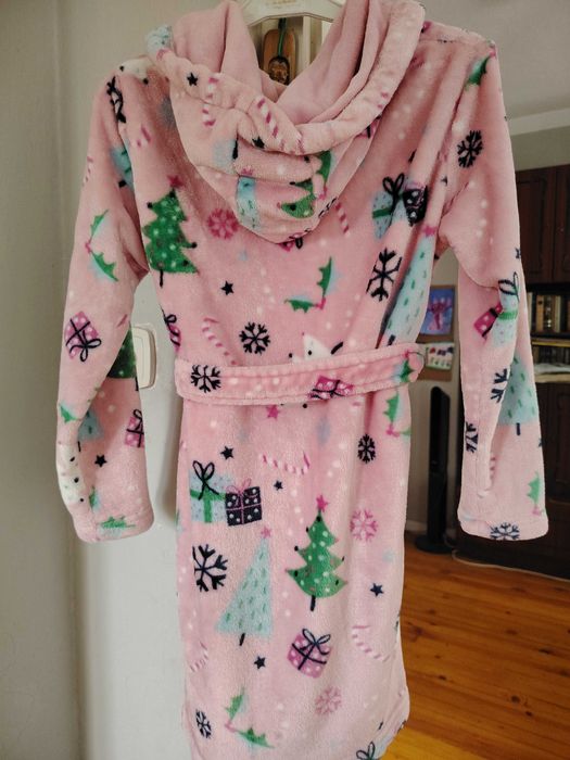 Продавам детски халати за баня