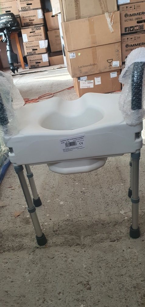 Înălțător wc cu picioare de sustinere și manere