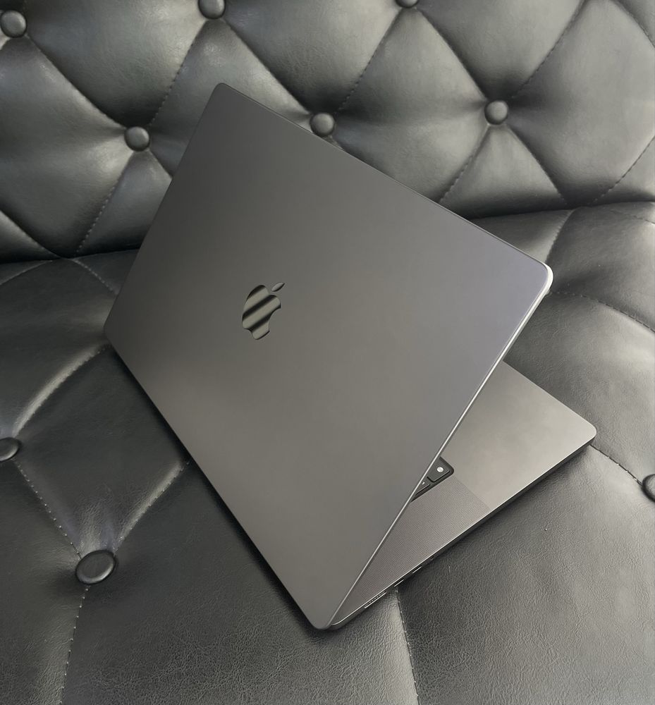 Apple MacBook Pro M3 Pro 2023  в идеальном состояние