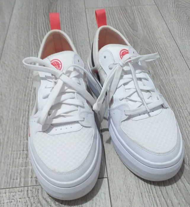 Vând adidași marca Nike