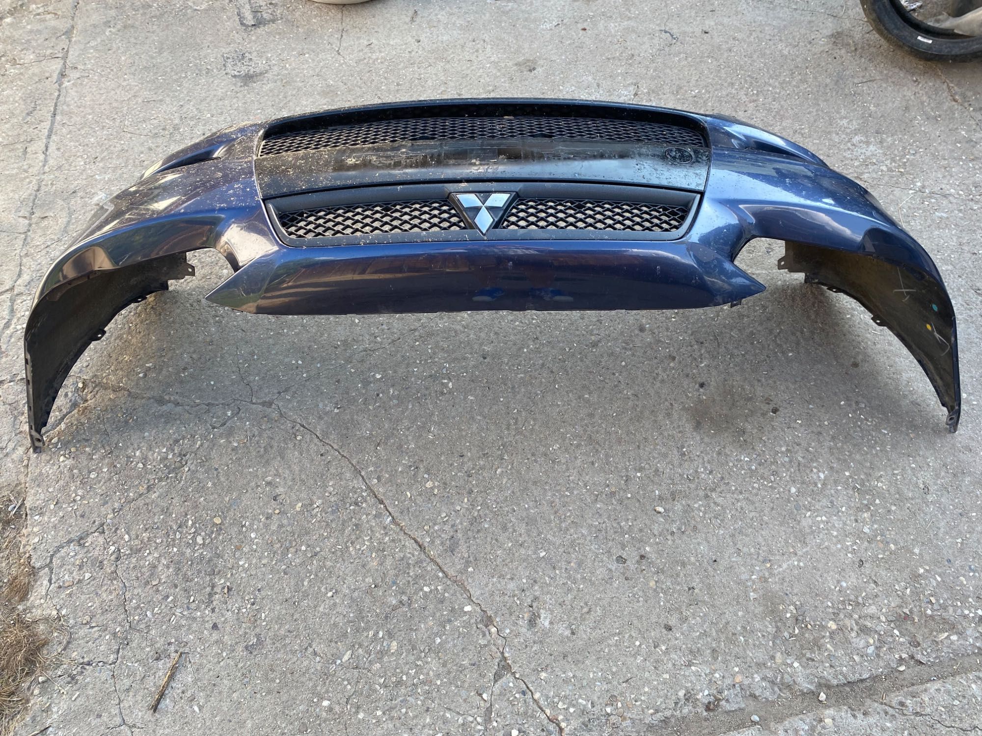 Bara fata Mitsubishi Lancer cu tot cu grilaje