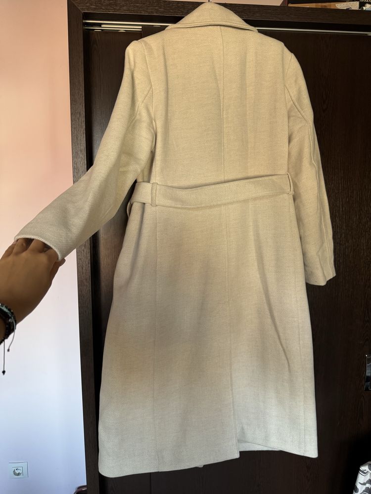 Дълго палто на марката  H&M