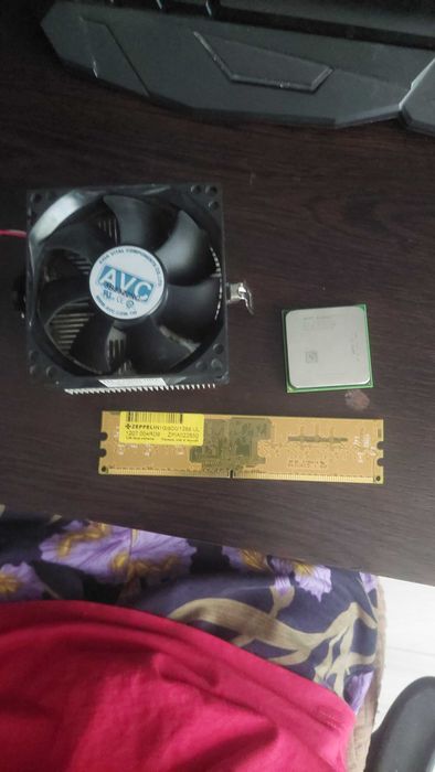 Kit PC - Procesor AMD Athlon Il X3 440 +
Cooler AVC + RAM 1GB DDR2