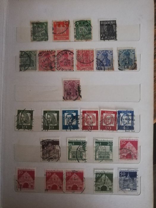 Vând clasor cu timbre cote bune