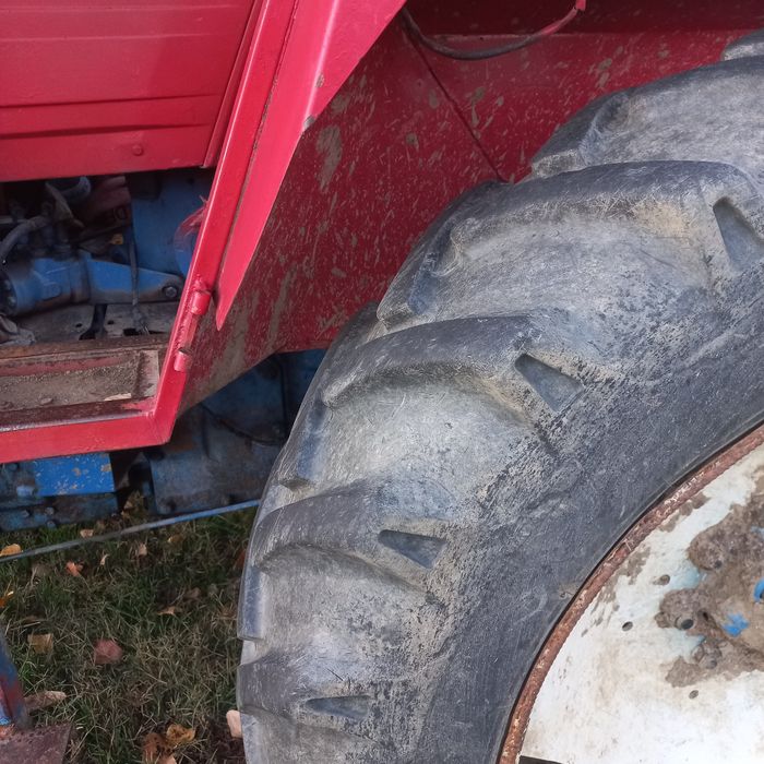 Tractor U650 cu troliu si sapa