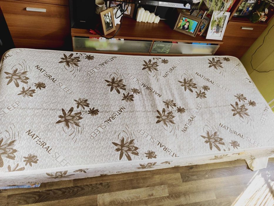 Подарявам еднолицев матрак 90/200