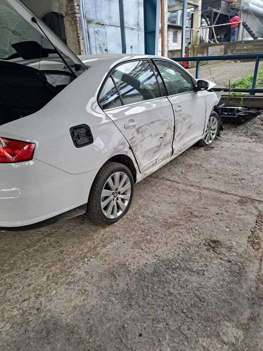 Vand Seat Toledo 1.2 TSI din 2017, avariat dreapta fata