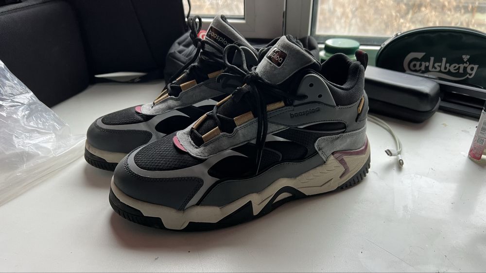 Новые зимнии ботинки 43