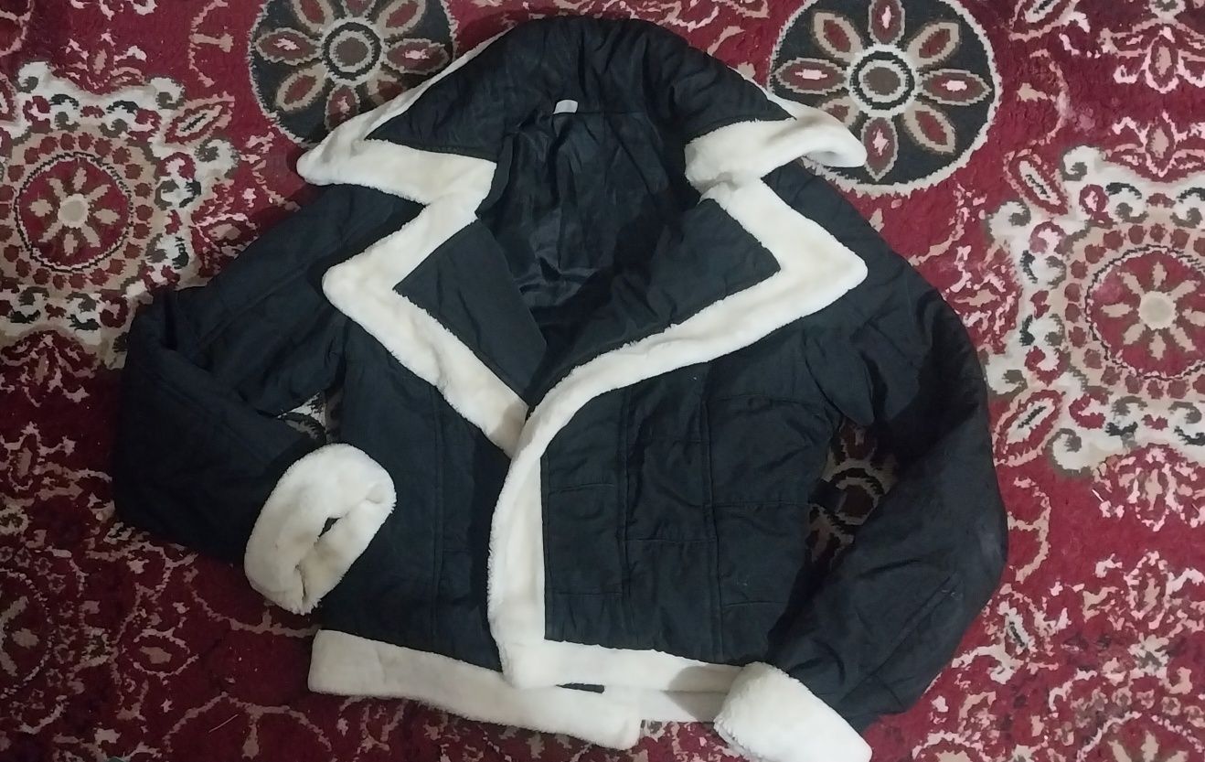 Куртка модная чёрного цвета