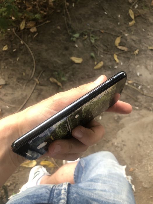 Придава се Iphone X 256 GB